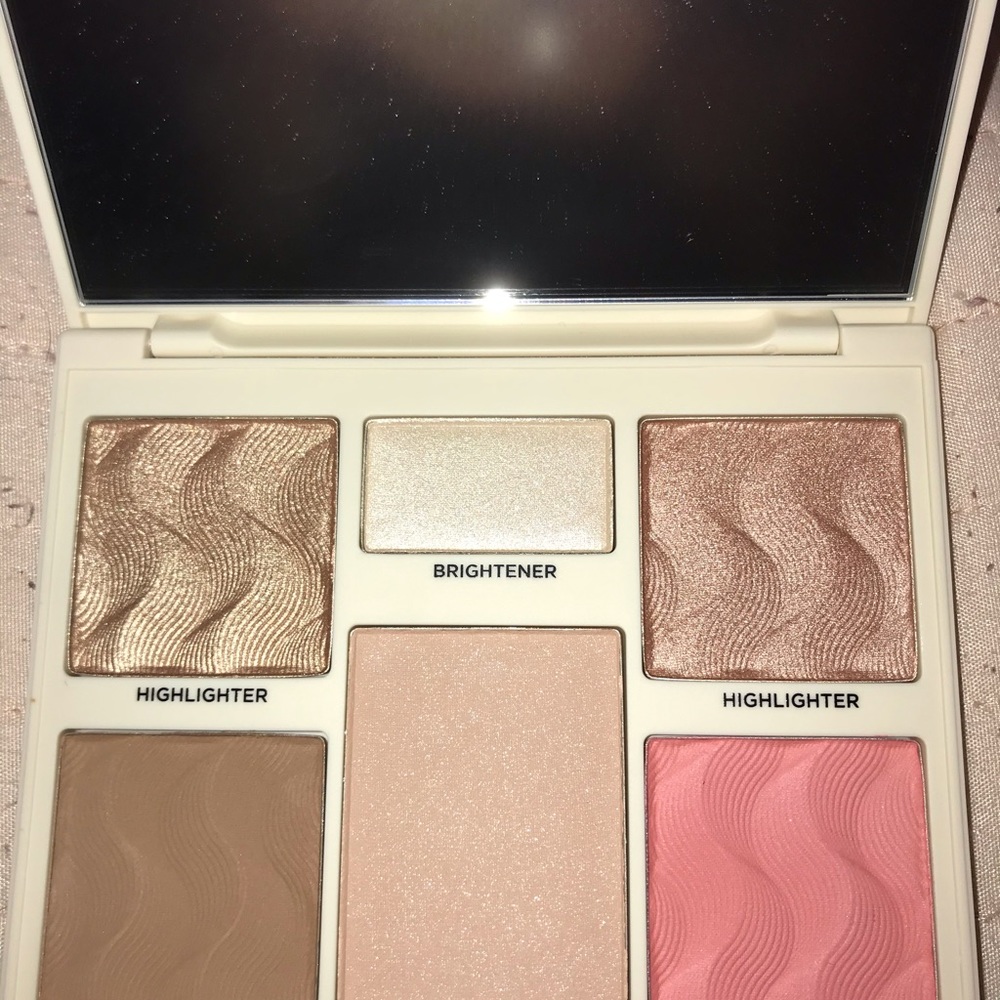 Cover fx pallet. Brand new, beautiful colors.